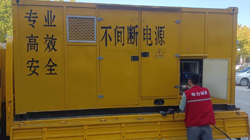 六盘水柴油发电机组和UPS电源配合使用时，如何避免切换过程中的电力中断？